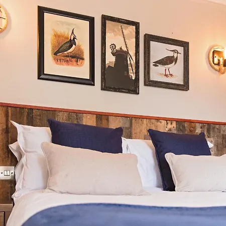 The Three Swallows Cley Cley next the Sea Room photo